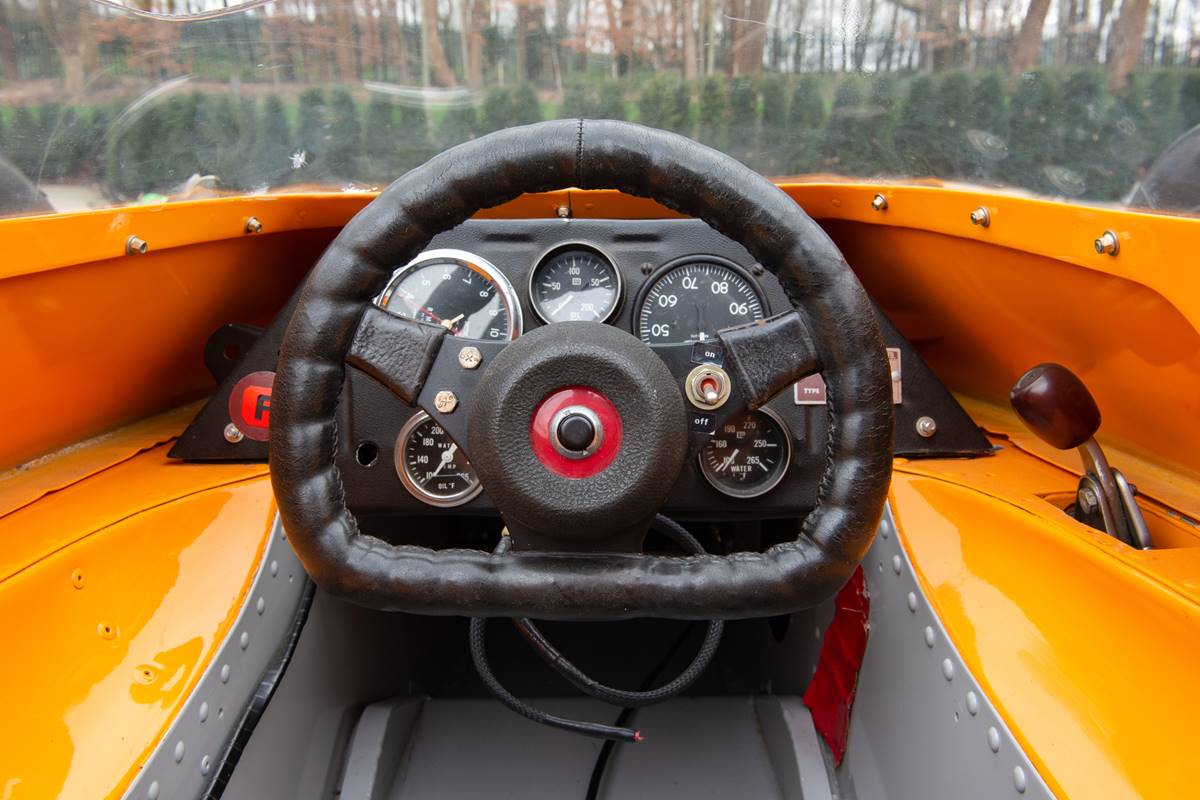 McLaren M16 037.jpg