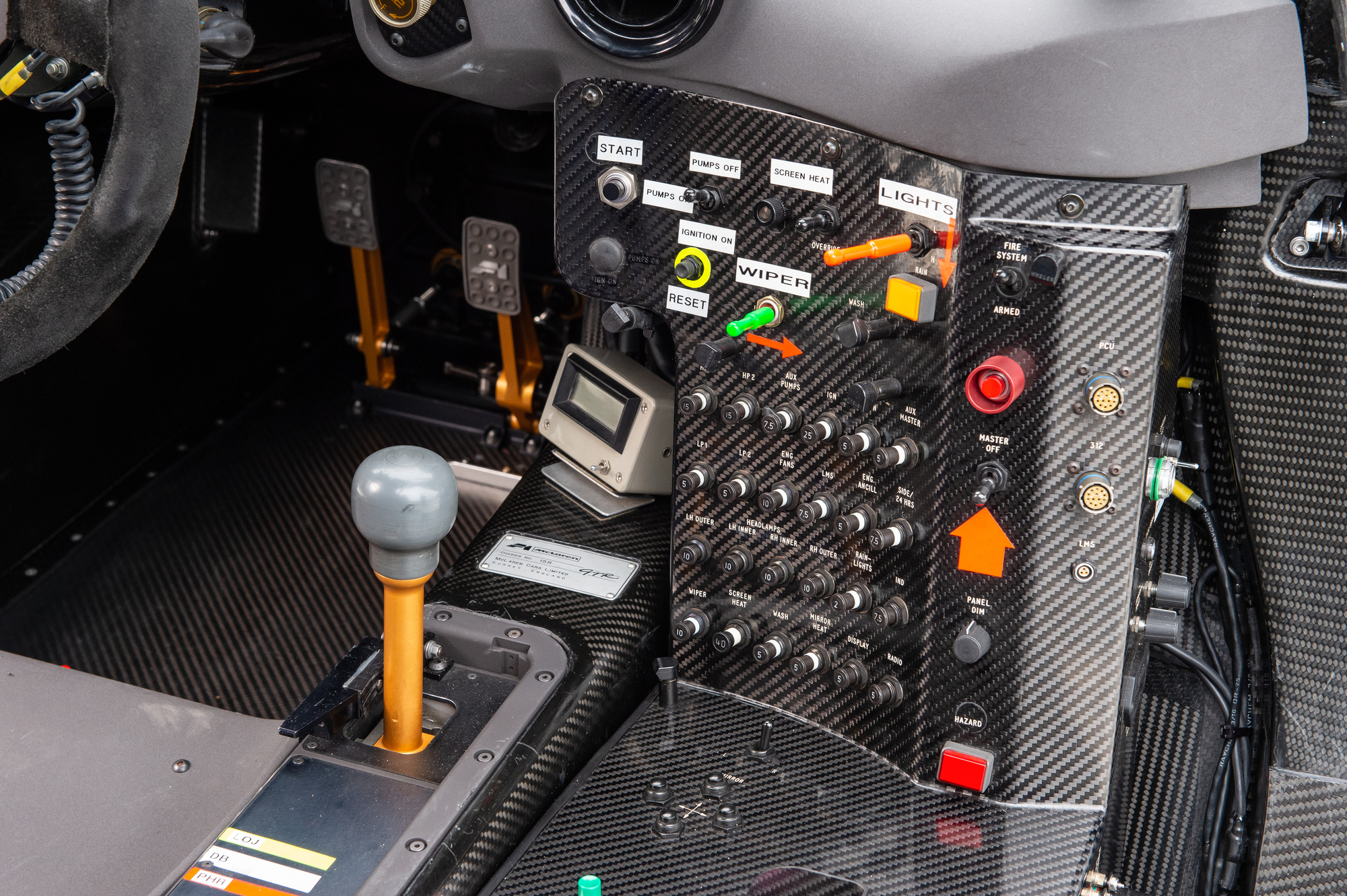 McLaren F1 15R 042.jpg