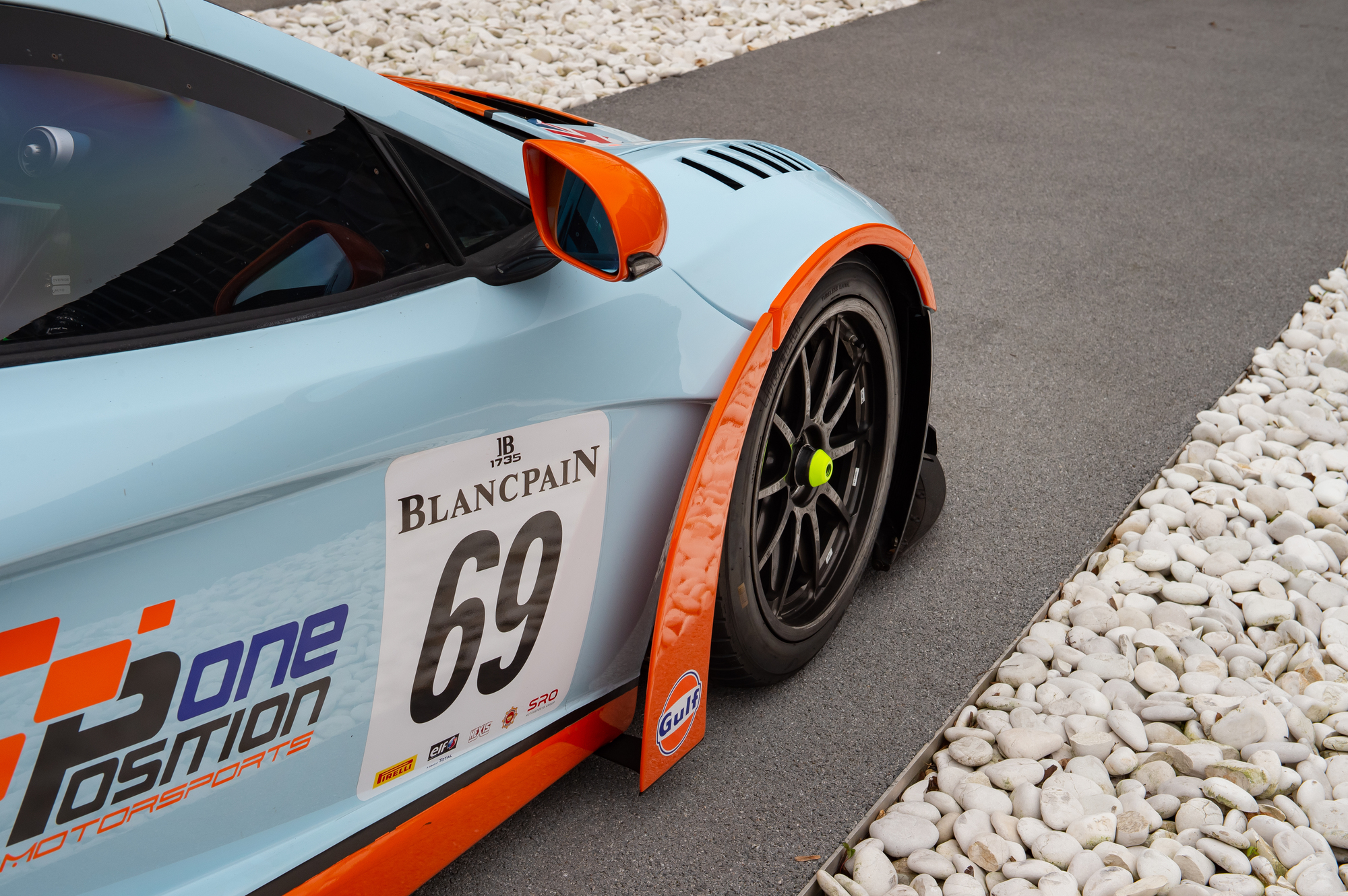 McLaren MP4-12c 011.jpg