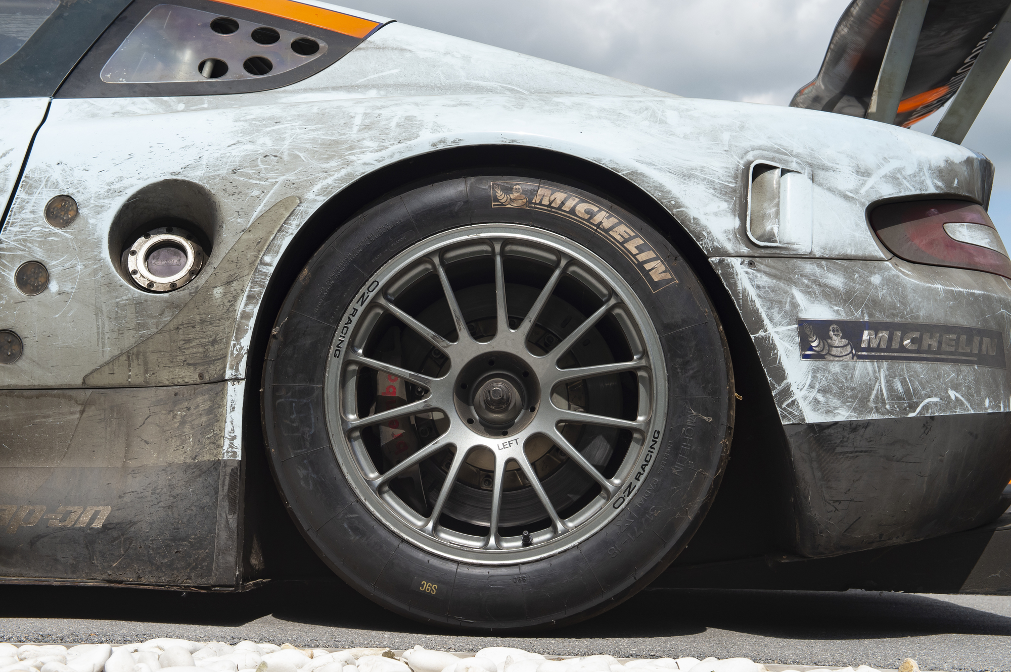 Aston Martin DBR9 006.jpg