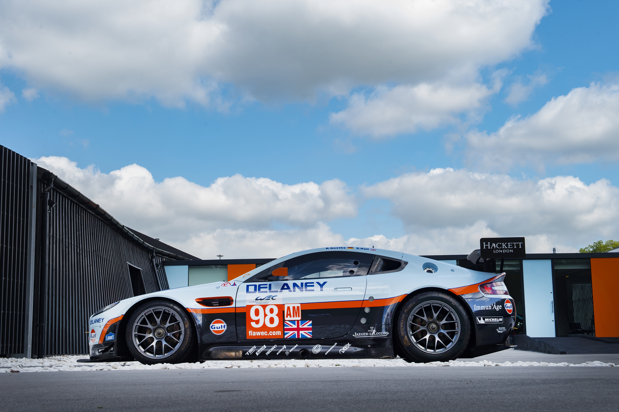 Aston Martin GT2 001.jpg