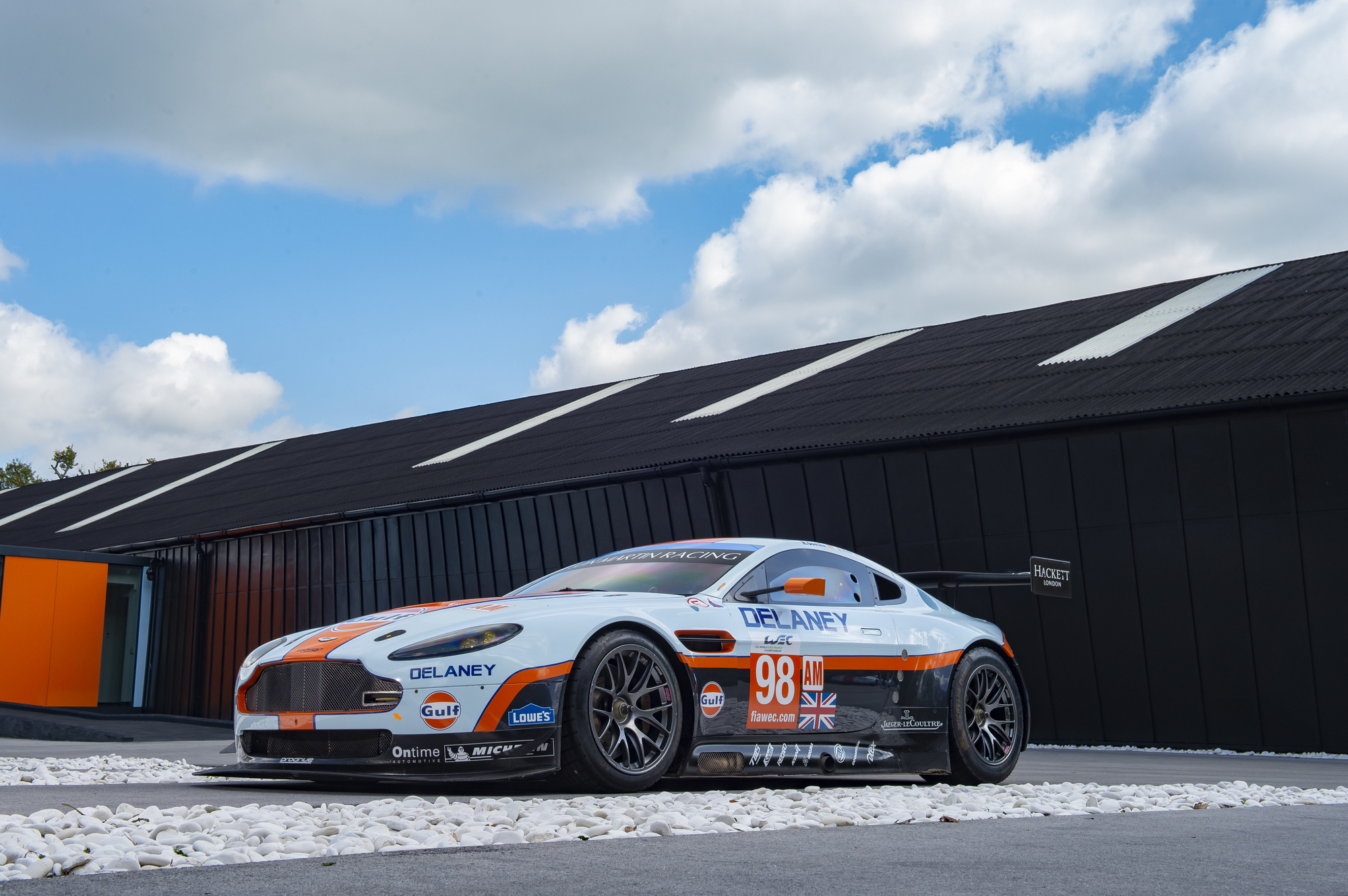 Aston Martin GT2 010.jpg