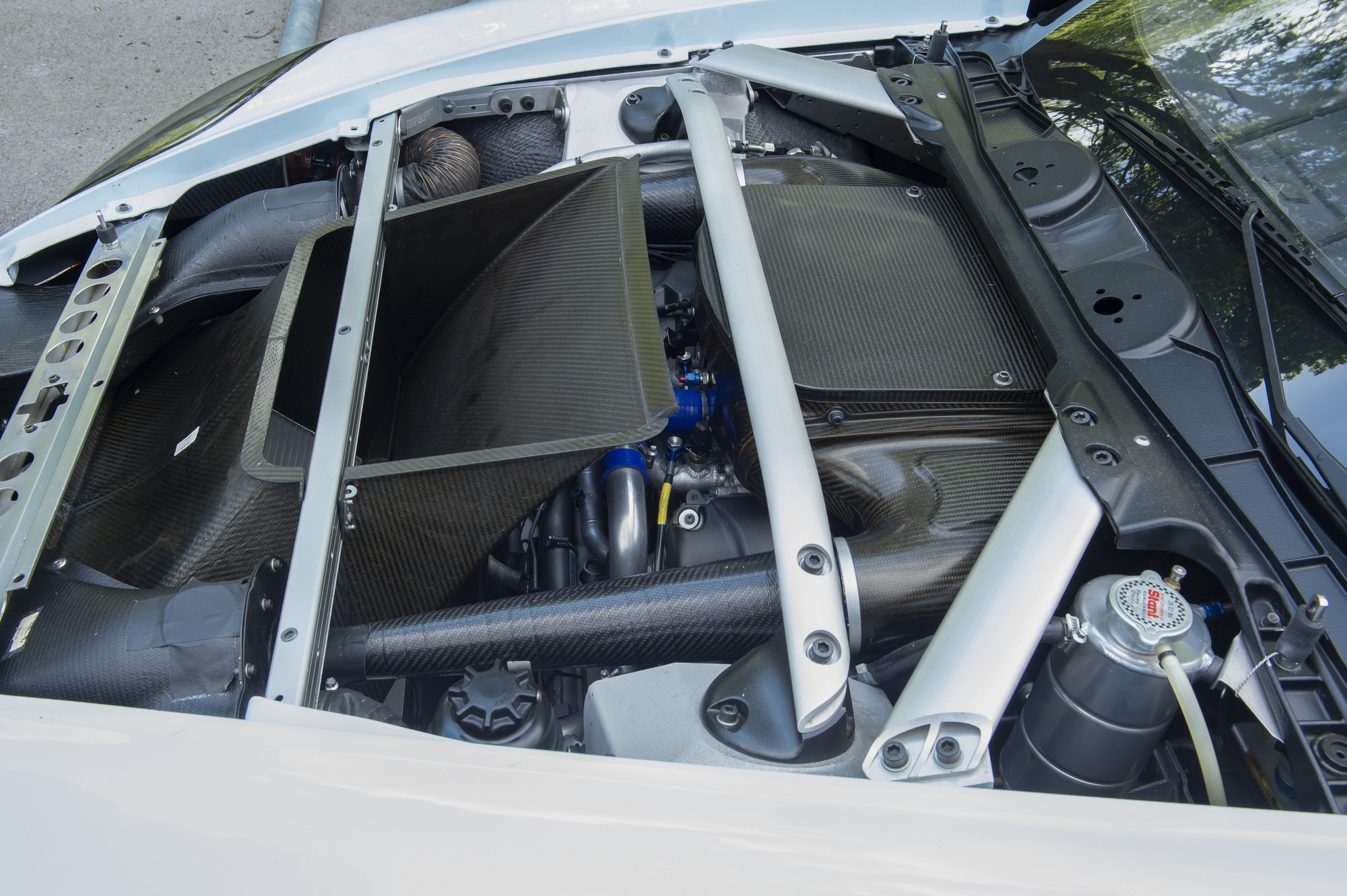 Aston Martin GT2 032.jpg