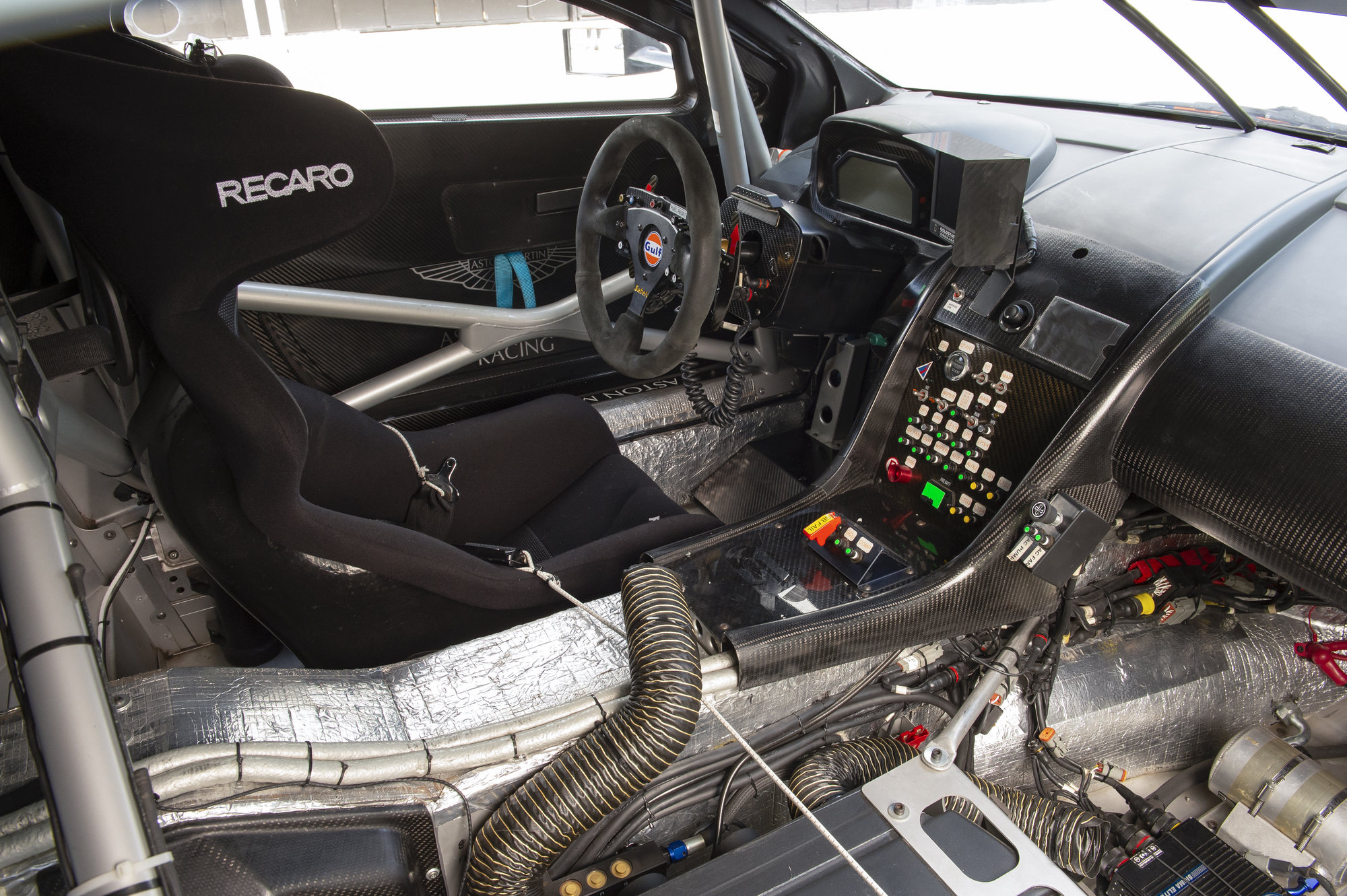 Aston Martin GT2 040.jpg