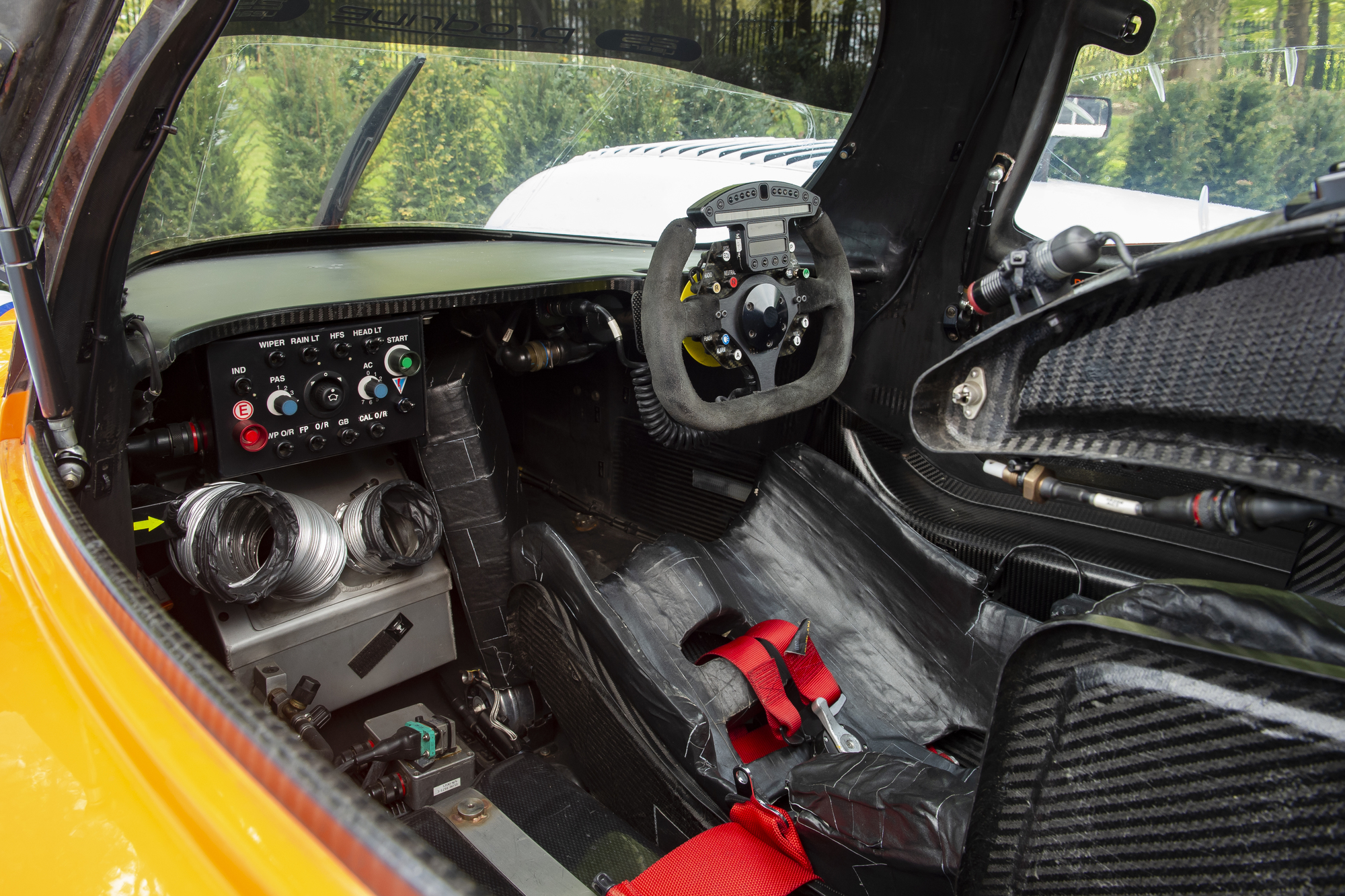 Aston Martin R16 013.jpg